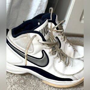 Nike The Overplay VII White Navy Shoes Basketball. Pre-owned. Size 6.5